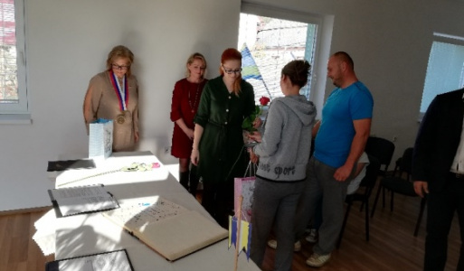 Vítanie detí do života Z nehy a lásky narodí sa človek maličké zrnko zrelých ľudských liet. Z nehy a lásky narodí sa človek, najväčší zázrak, aký pozná svet...  V sobotu 26. októbra 2019 sa v zasadacej miestnosti obecného úradu uskutočnila milá slávnosť Vítanie detí do života.  Slávnosť otvorila Monika Kistnerová. Prítomným rodičom a ich detičkám sa prihovorila starostka obce Oľga Fakanová, ktorá im v mene obce, aj v mene vlastnom, zaželala pevné zdravie a rodičom veľa trpezlivosti pri výchove ich dieťatka.  Na slávnosť boli pozvaní:  Mia Sofia Balážová Dušan Lukáň  Pri tejto milej príležitosti bol urobený slávnostný zápis do pamätnej knihy obce Temeš, do ktorej sa rodičia postupne podpísali. Starostka obce Oľga Fakanová im odovzdala darčeky pre ich dieťatko a mamičke ružu.  Počas slávnosti zazneli aj tóny piesní, hovorené slovo bolo obohatené básňami v podaní Moniky Kistnerovej - Fakanovej a Lucii Talpašovej - Fakanovej. Poďakovanie pri príprave podujatia patrí Monike Kistnerovej – Fakanovej, Lucii Talpašovej – Fakanovej, Jane Javorčekovej, Ľubici Fakanovej.  Oľga Fakanová
