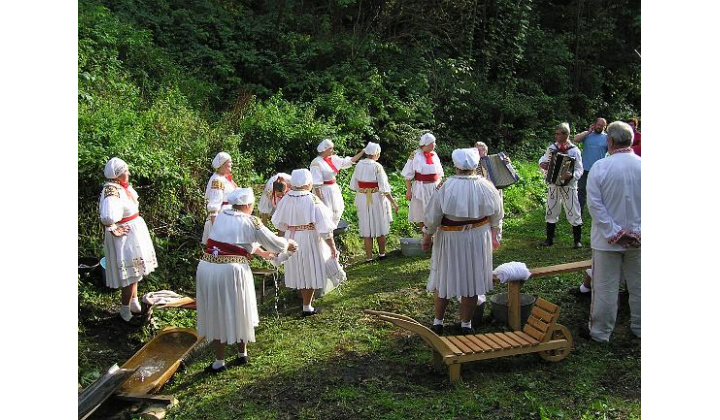 Folklórna skupina Košarinka v TV Košice